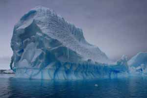 Gunung Es Raksasa di Antartika Hanyut ke Laut